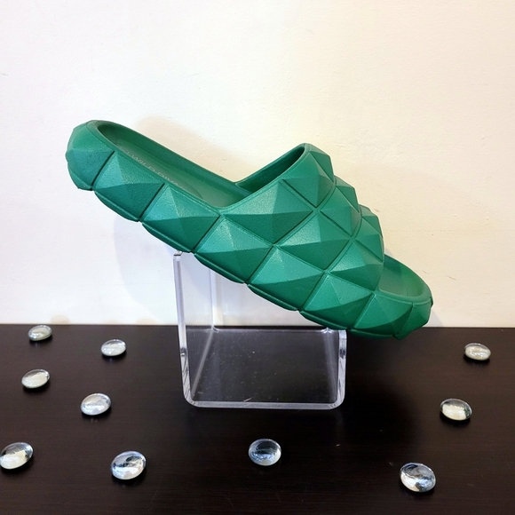 Wild Diva Lounge Green Diamond Slides - Picture 4 of 4
